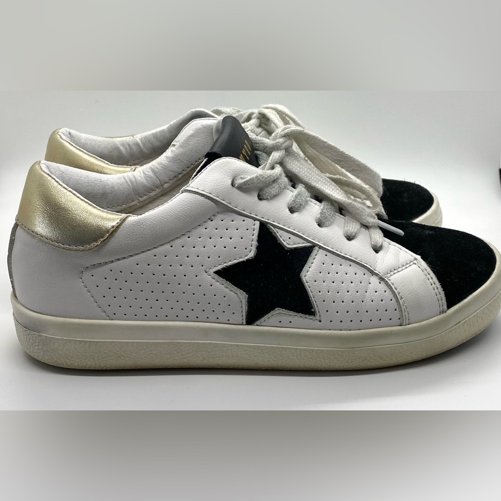 Steve Madden Womens 7M White Black Gold Star Sneakers Streetwear 90s Minimalism